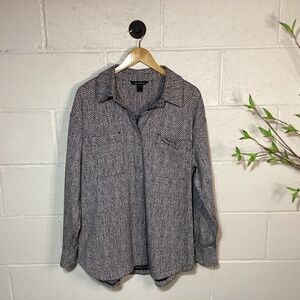 Athleta Women’s Button Down Shirt | Curved Hem | Large